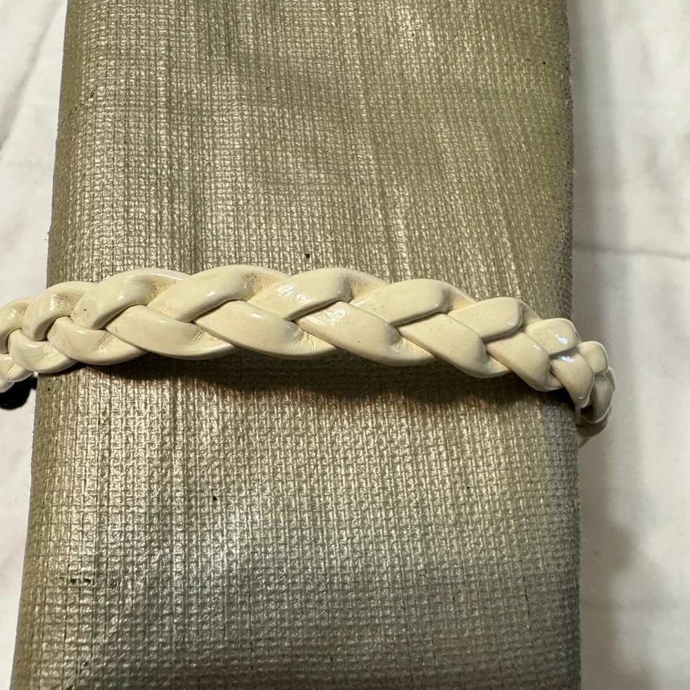 White leather bracelet, new without tags for men or women